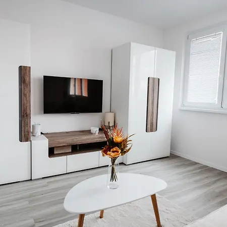 Nova Nemocnica 10min. Peso Do Centra Apartman *